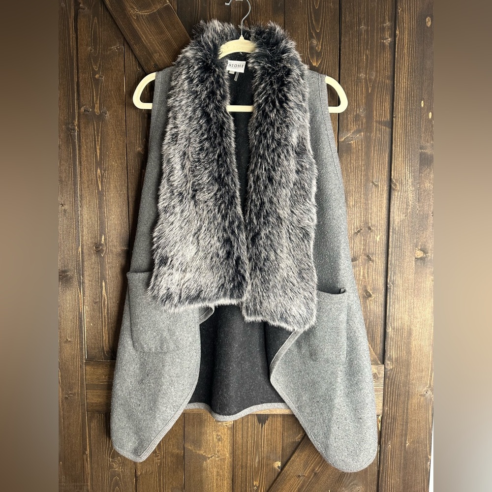 Sioni•size S/M•Shawl Vest•Faux-Fur Collar Size